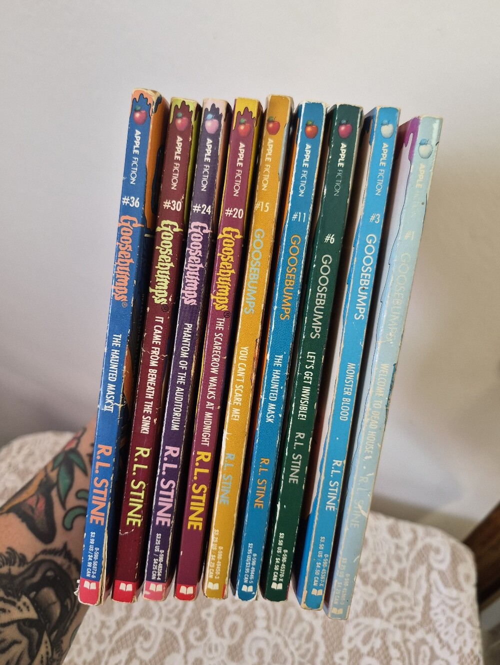 9 Goosebumps Books - Picture 10 of 12
